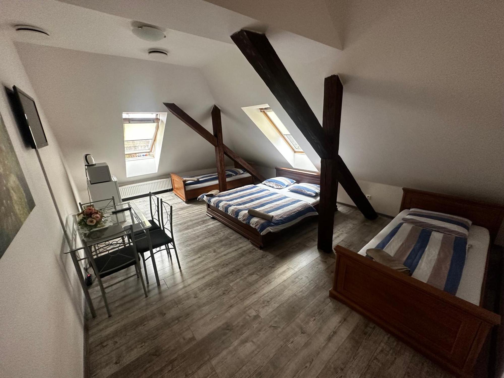Penzion-Hutira Relax Club Handlova Luaran gambar