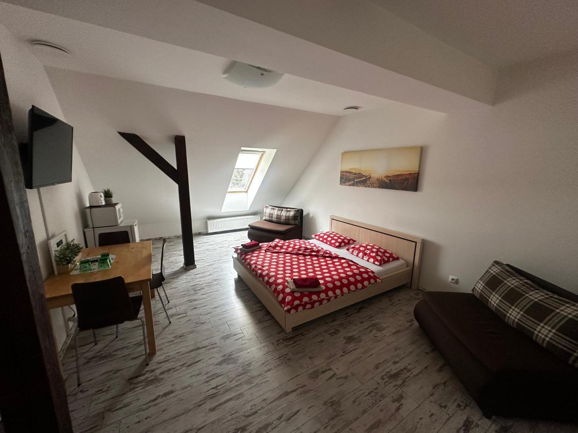 Penzion-Hutira Relax Club Handlova Luaran gambar