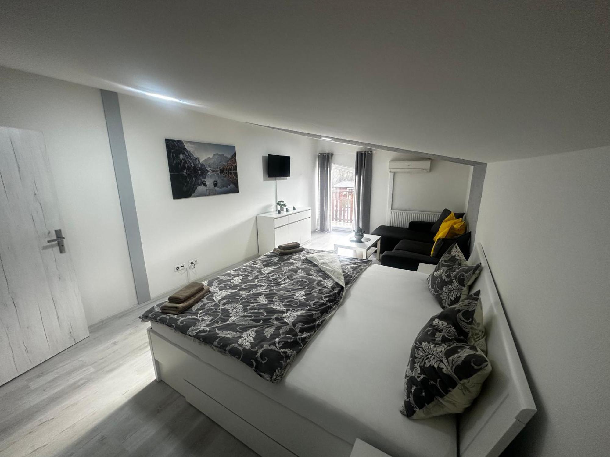 Penzion-Hutira Relax Club Handlova Luaran gambar