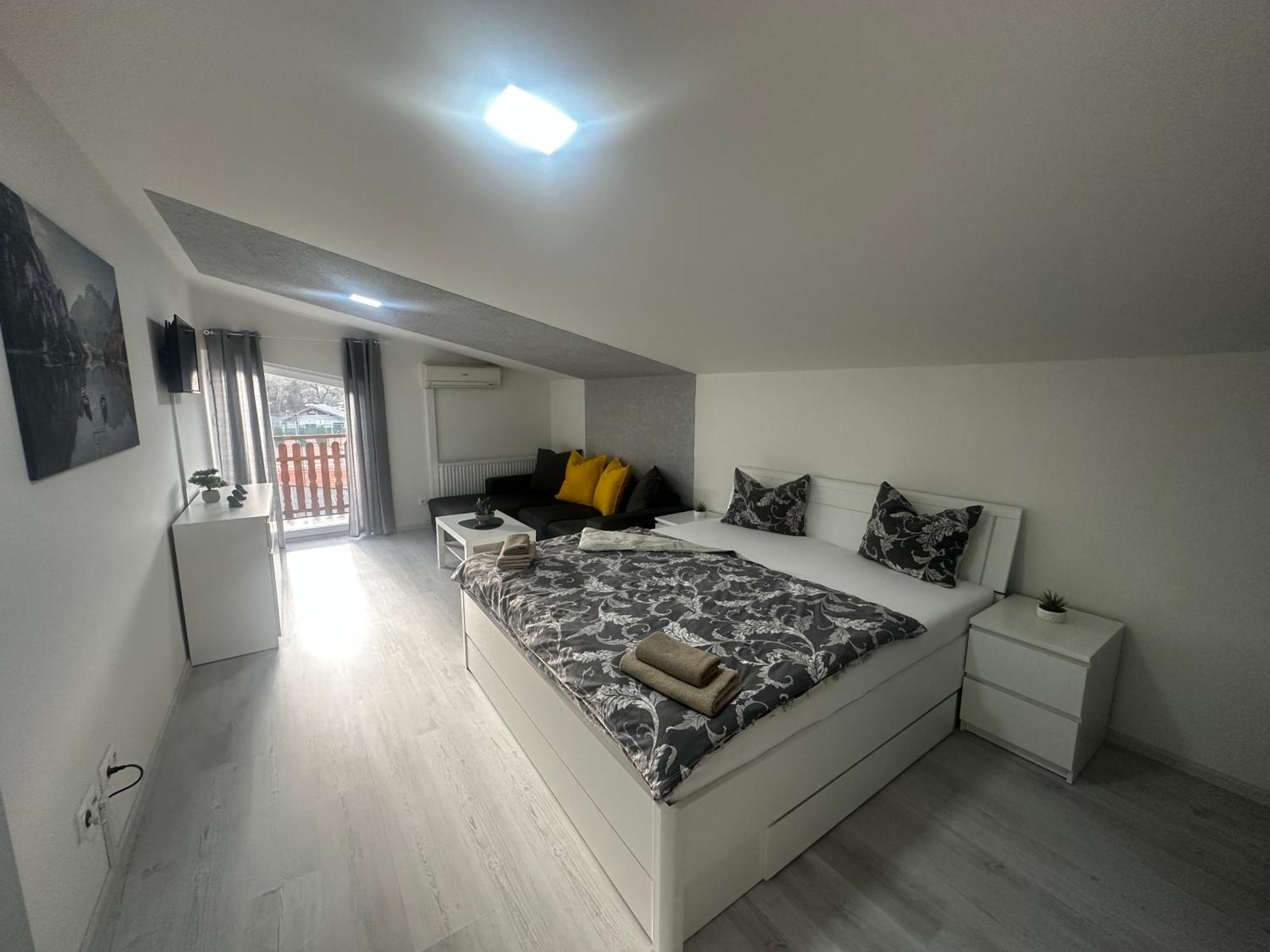 Penzion-Hutira Relax Club Handlova Luaran gambar