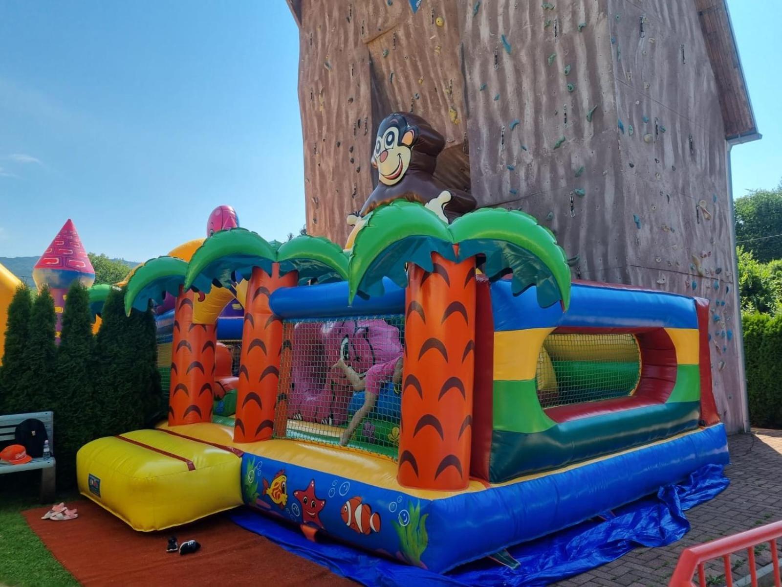 Penzion-Hutira Relax Club Handlova Luaran gambar